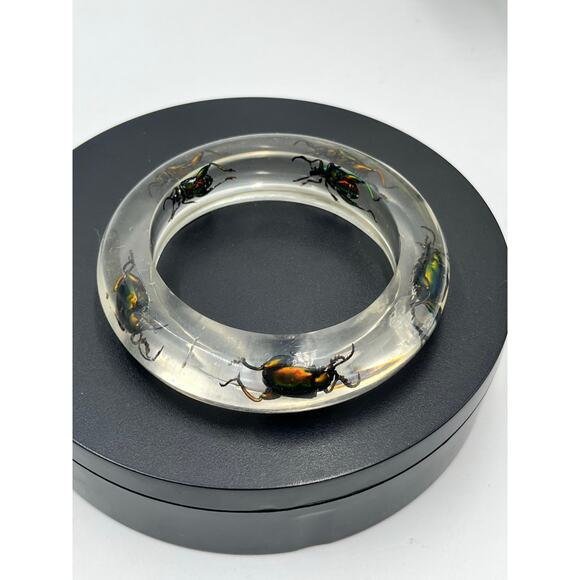 Vintage 1960s Clear Lucite Green Iridescent Beetle Weevil Bangle Bracelet - Picture 11 of 12